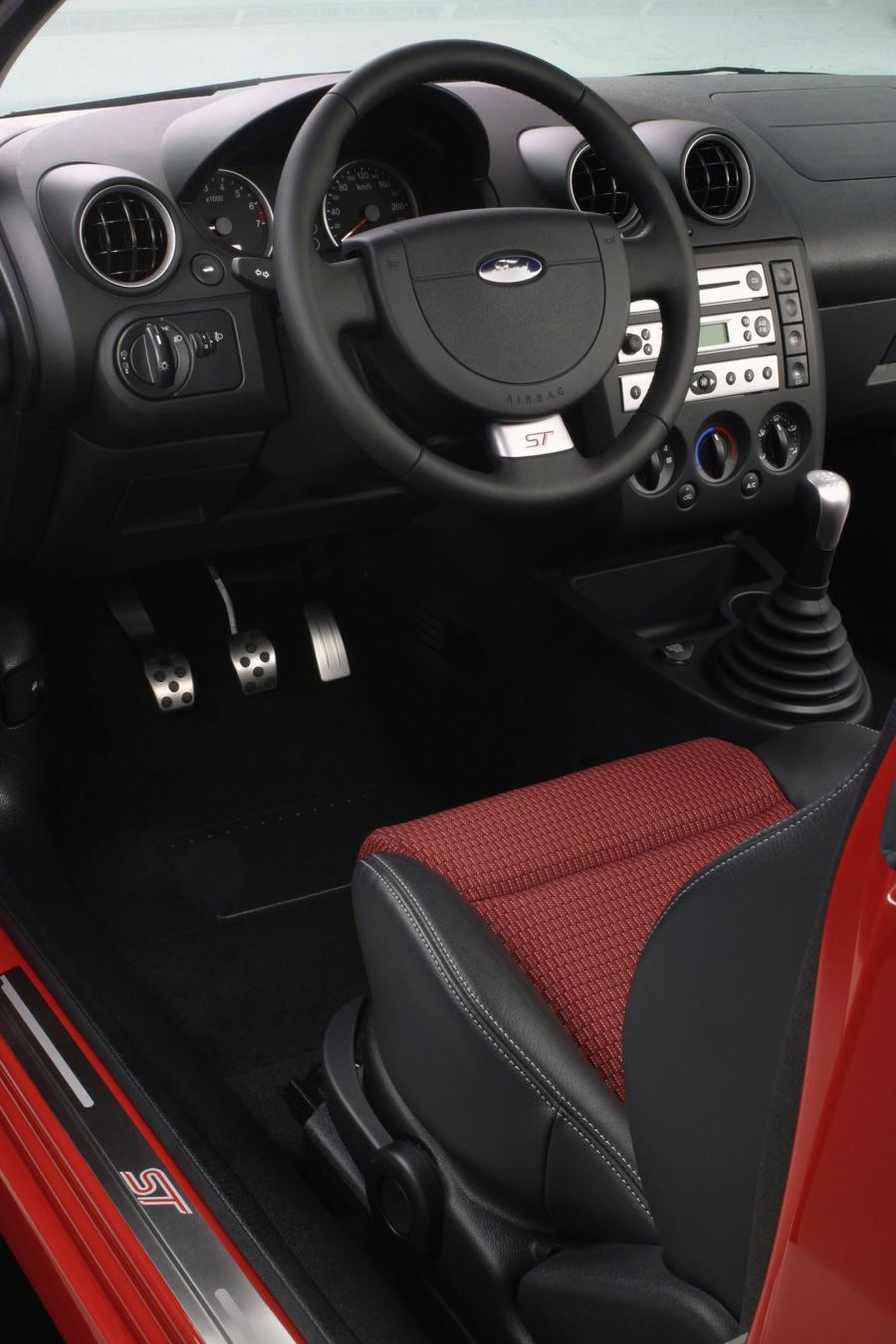  Ford Fiesta ST 2005 года  (фото 9 из 57)